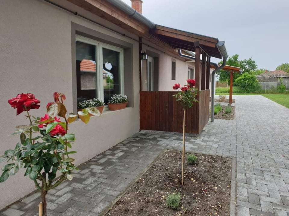Kajari Apartmanhaz Balatonfőkajár Eksteriør bilde