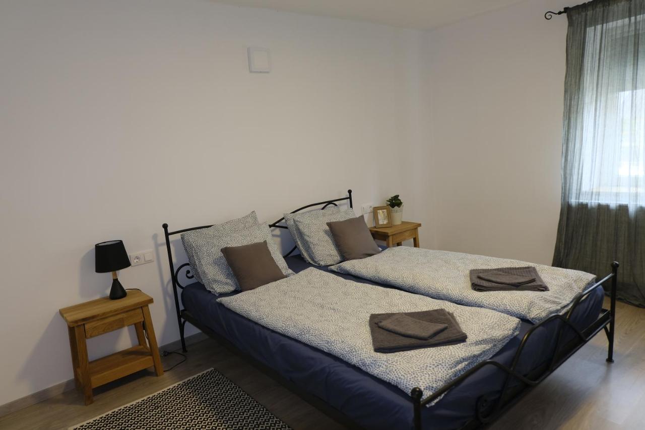 Kajari Apartmanhaz Balatonfőkajár Eksteriør bilde